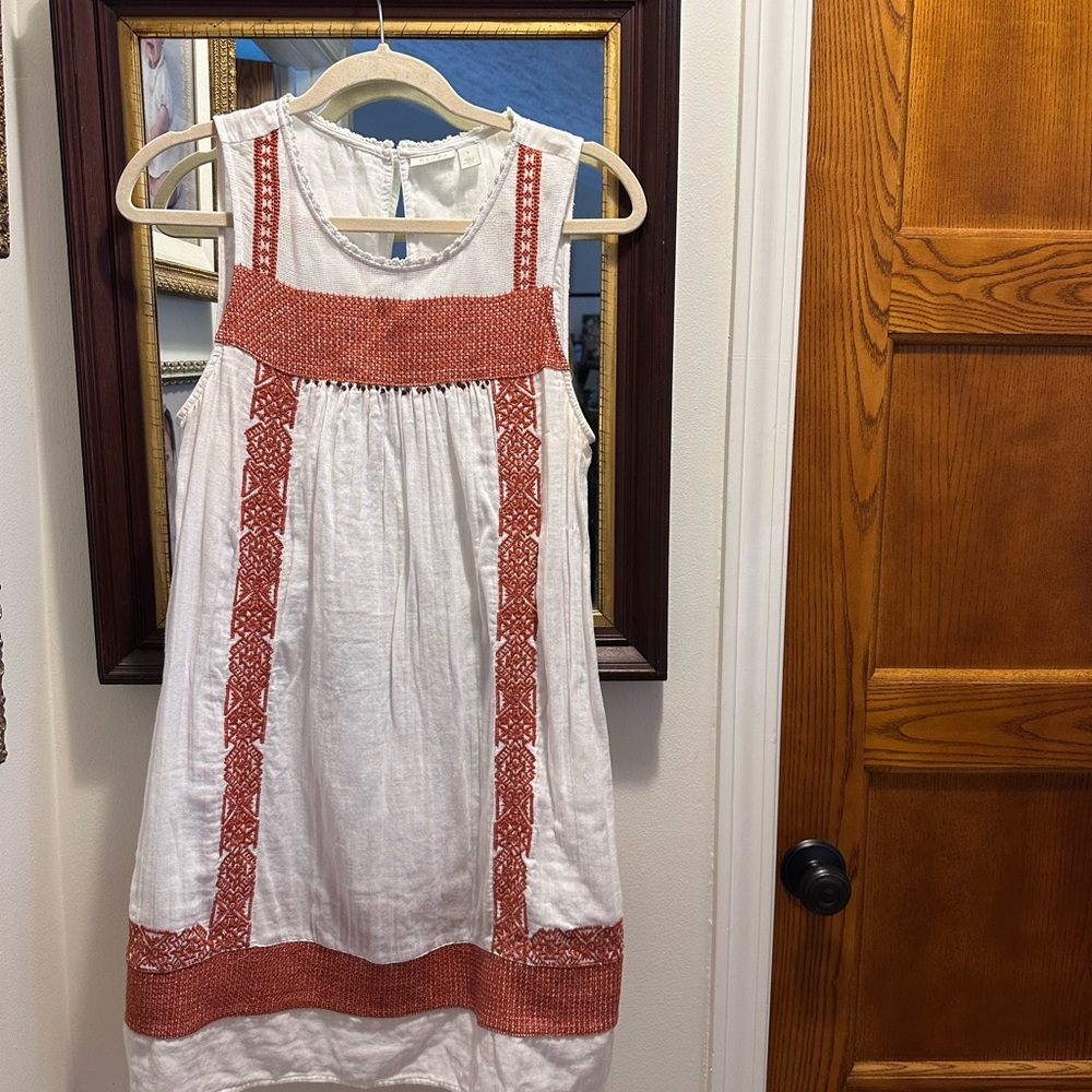 Hinge White and Rust Casual Summer Dress. Great for the beach or summer vibe!